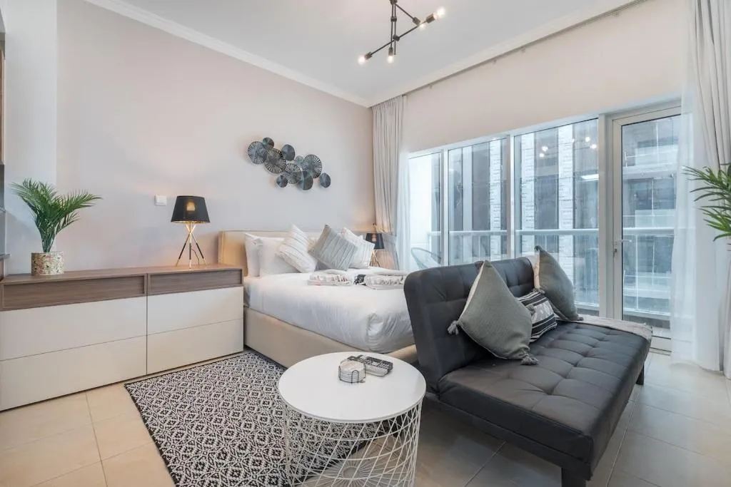 Delightful Studio Apartment in Downtown Dubai, Just Walk to Burj Khalifa!