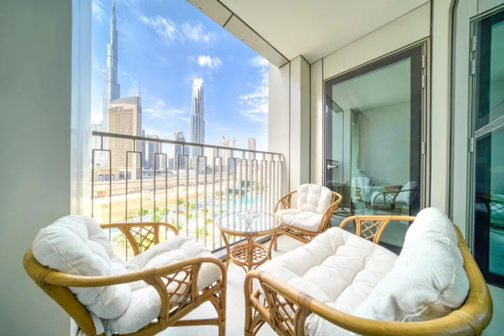 Downtown – 2BR Apartment with Burj Khalifa View