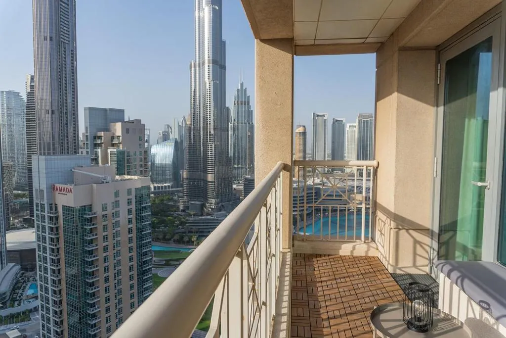 Downtown Gem, Full Burj Khalifa & Dubai Fountain Views, Luxury Amenities