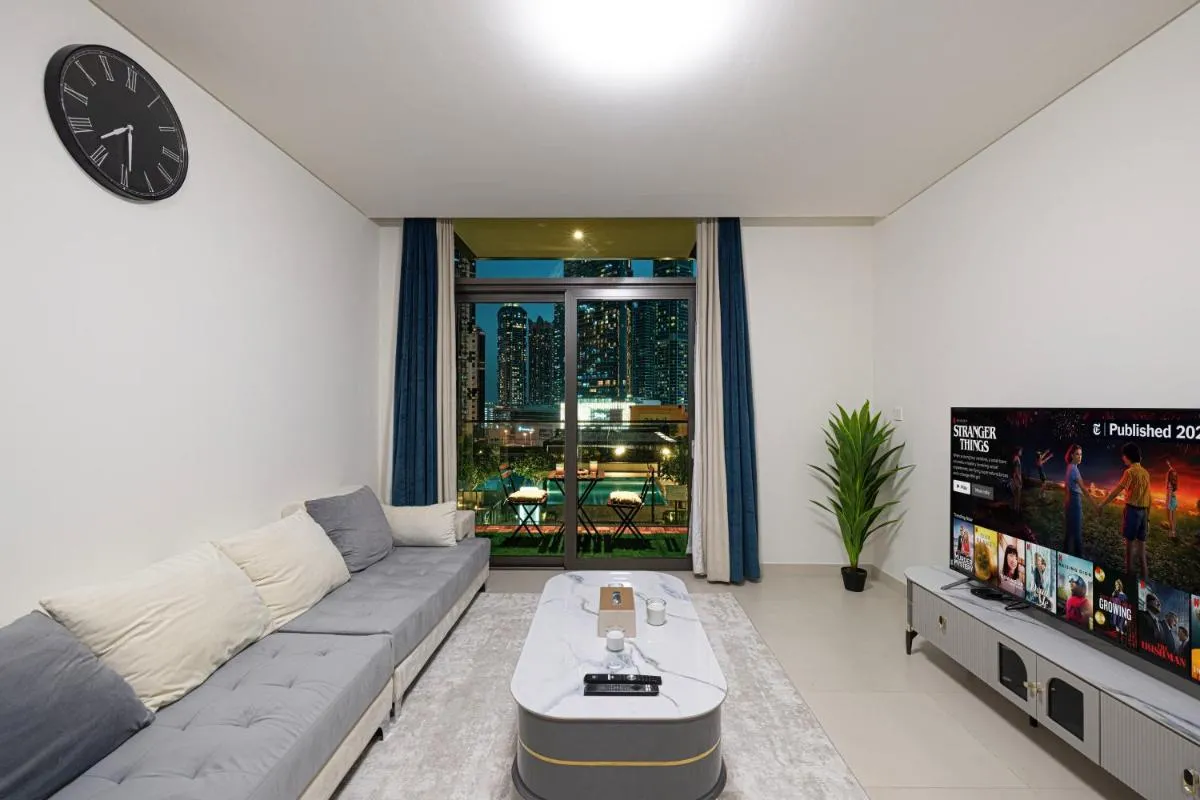 Downtown Luxurious 2BR Apartment near Burj Khalifa - 3