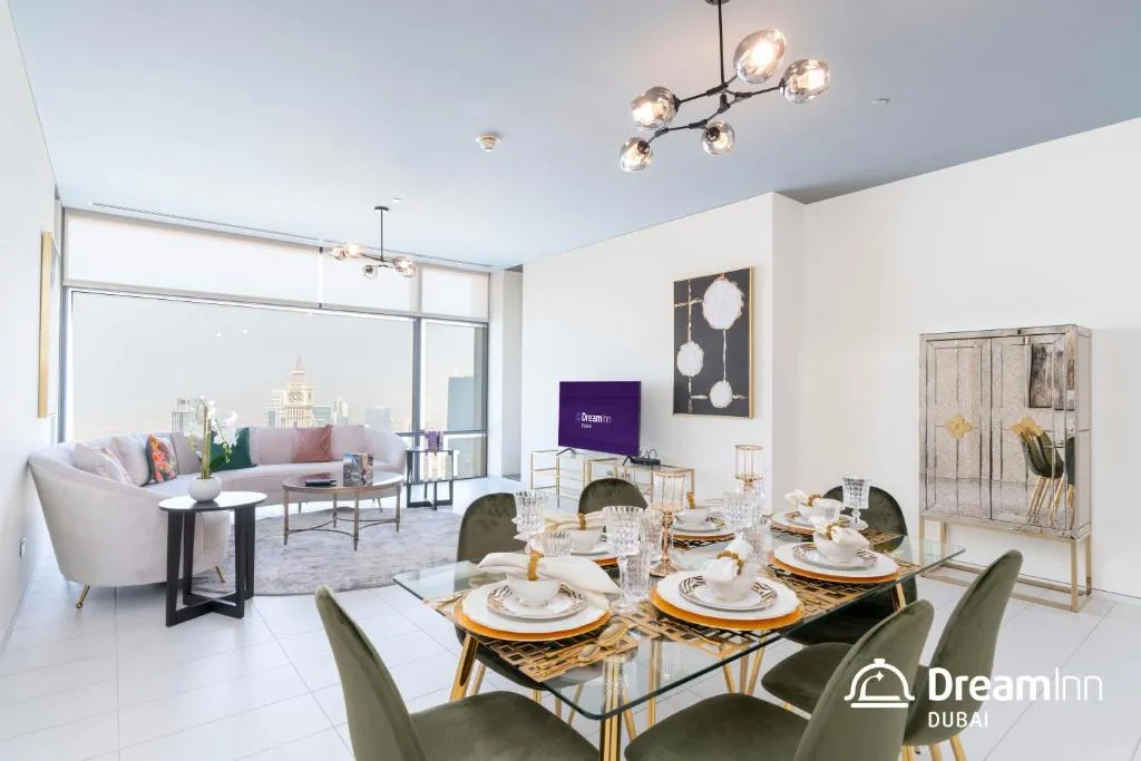 Dream Inn Apartments – Index Tower with Skyline Views