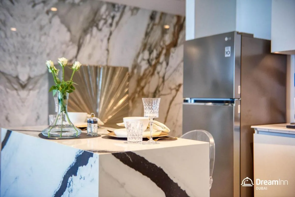 Dream Inn Contemporary Apartments – Downtown Views - 3