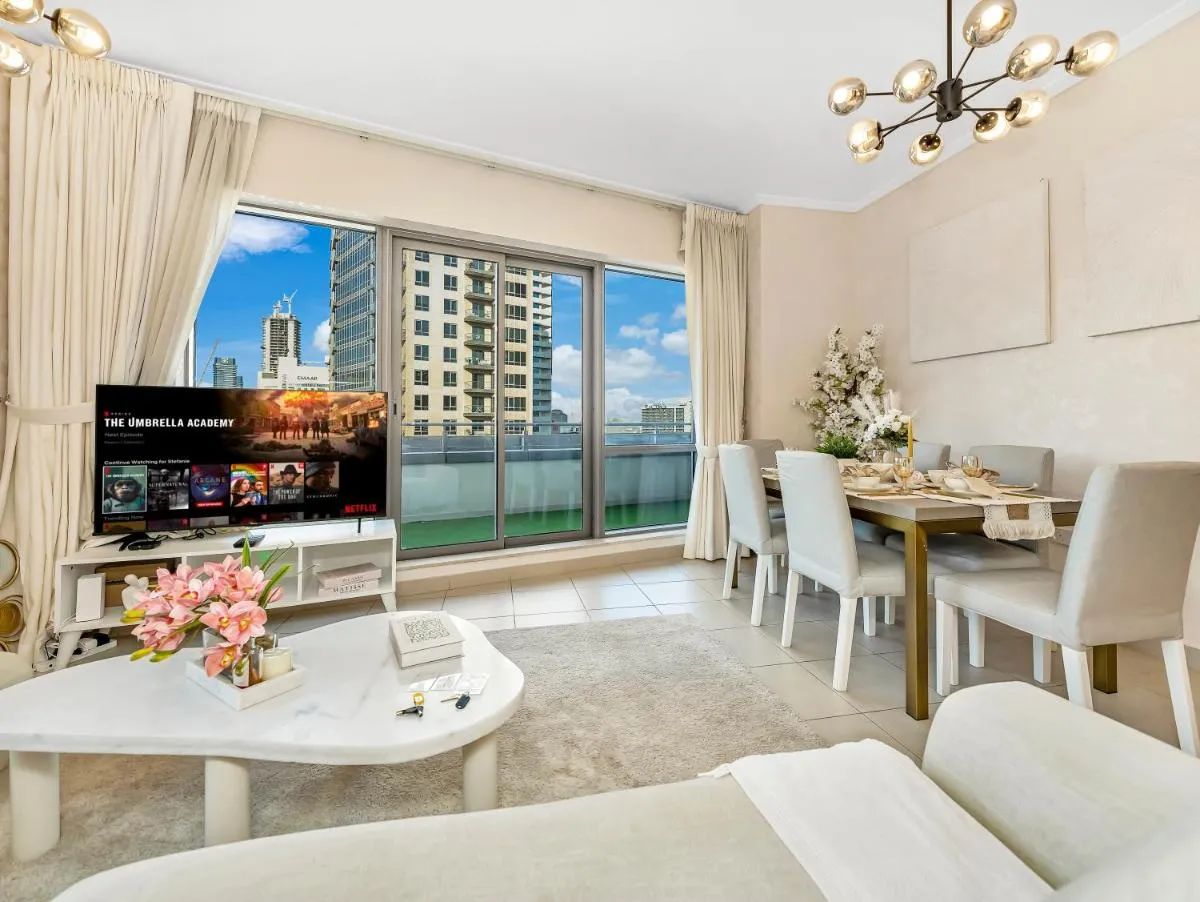 Elegant 1 Bedroom Apartment I Burj Khalifa & Fountain Views I Free Gym, Pool, Wi-Fi, Parking & PS5 I by Skyline Serenity - 2
