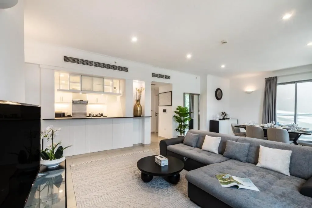 Elegant 1-Bedroom Apartment with Burj Khalifa View