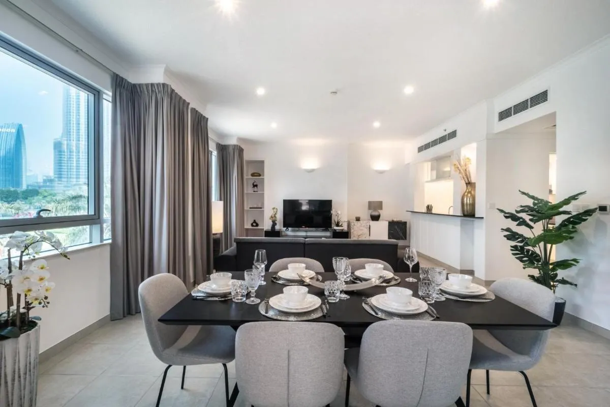 Elegant 1-Bedroom Apartment with Burj Khalifa View - 3