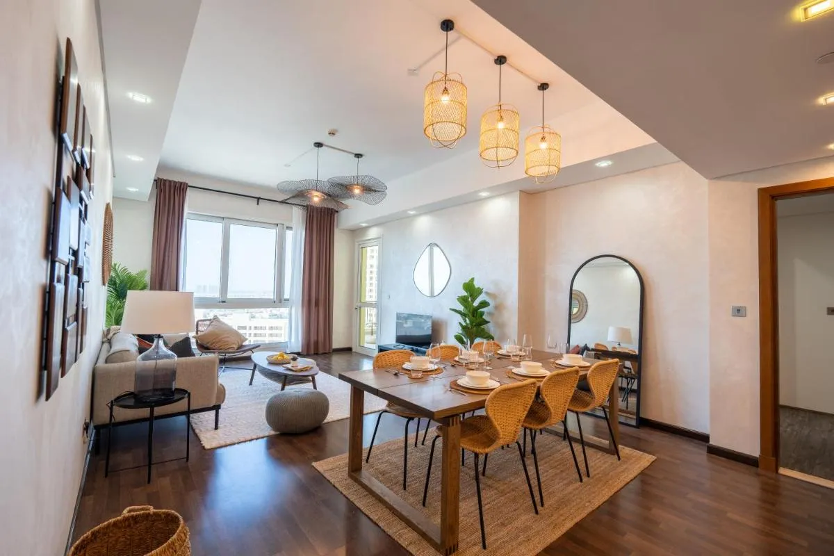 Elegant 2BR Palm Jumeirah Apt with Pool Access - 2