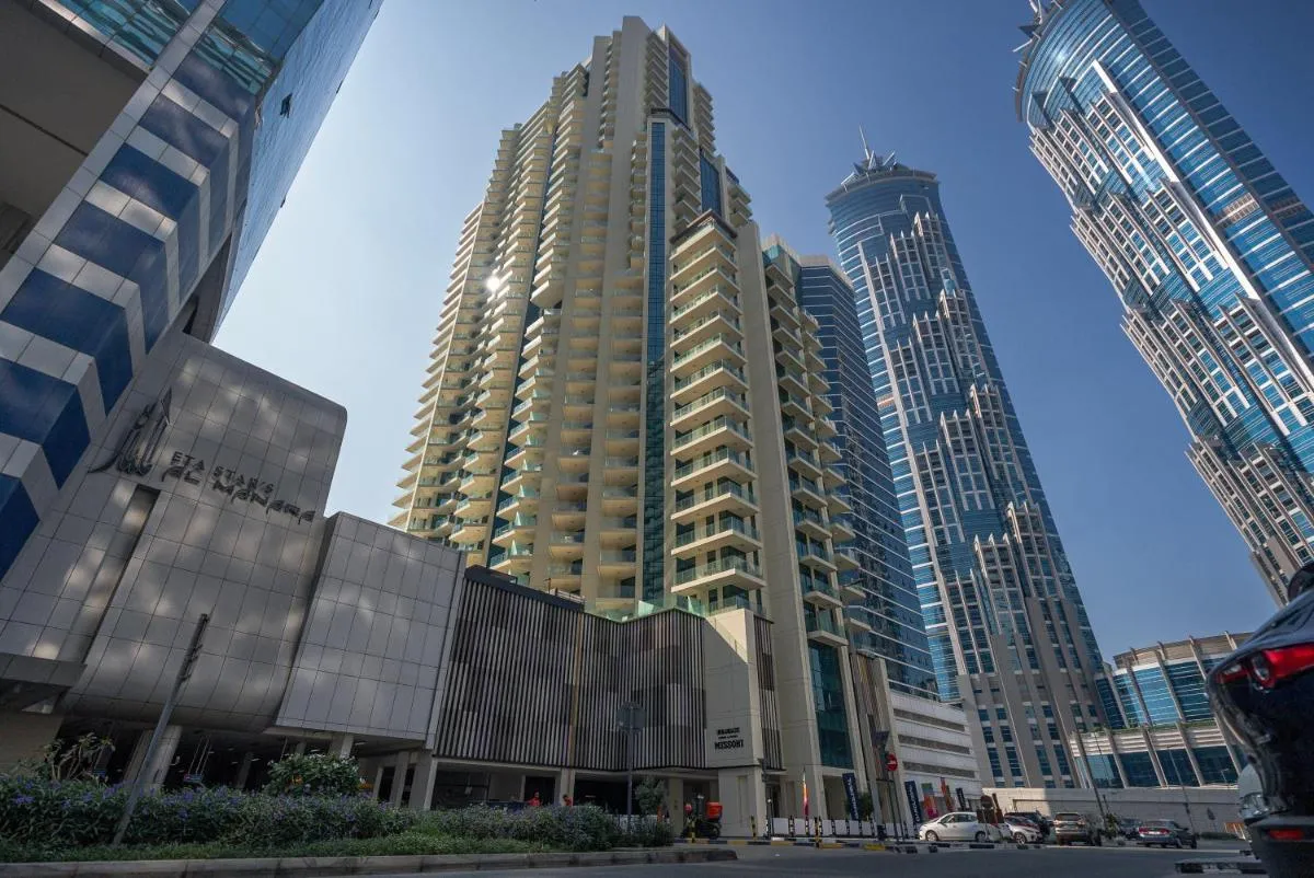 Elegant 2-Bedroom Apartment, Designer Interiors & Luxury Amenities - 3