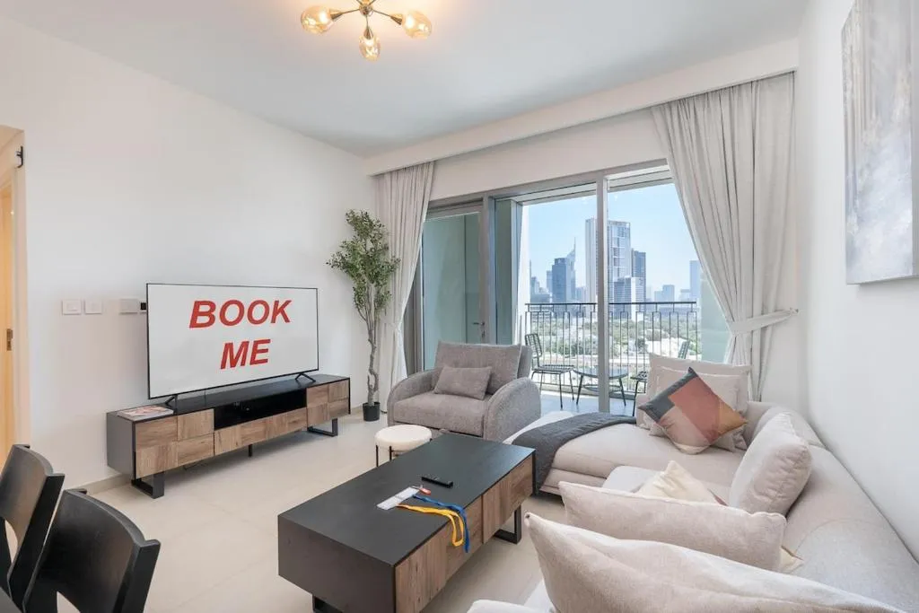 Elegant 2-Bedroom With Comfy Living Area in Downtown