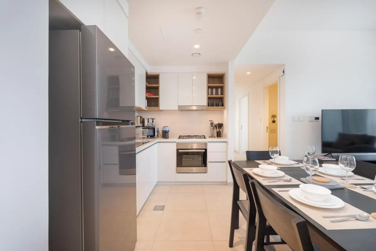 Elegant 2-Bedroom With Comfy Living Area in Downtown - 2