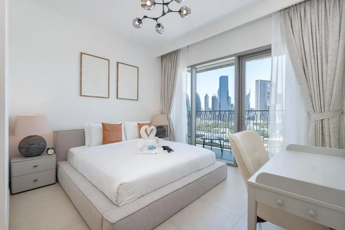 Elegant 2-Bedroom With Comfy Living Area in Downtown - 3