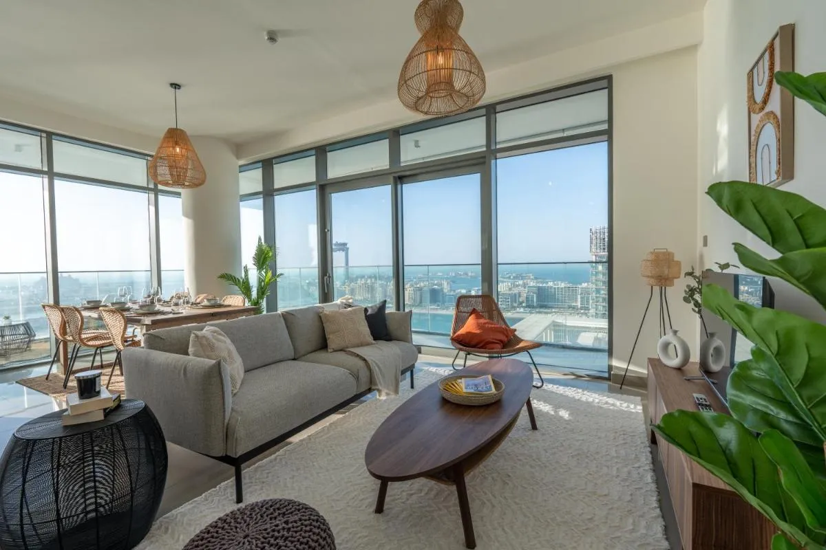 Elegant 3BR Apartment with Private Beach Access - 3