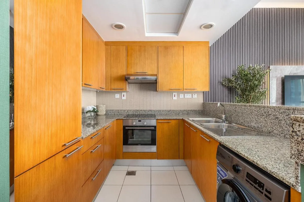 Escape 24 Holiday Homes – Bay Square – Studio Business bay Dubai - 3