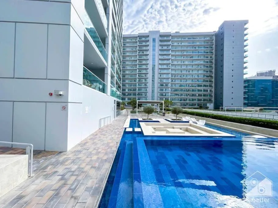 Exquisite 1BR with Burj Khalifa view - 2