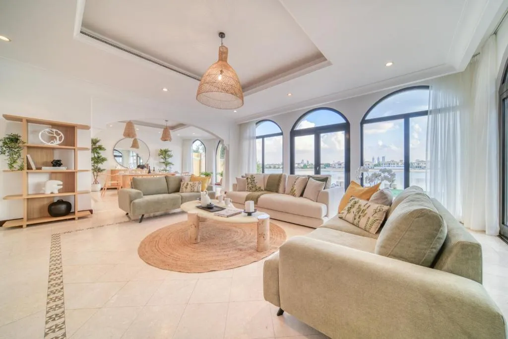 Frond D, Beach Front Villa, Palm Jumeirah – Mint Stay