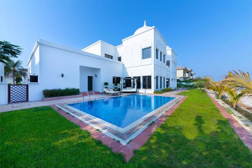 Frond K, Beachfront Signature Villas, Palm Jumeirah – Mint Stay
