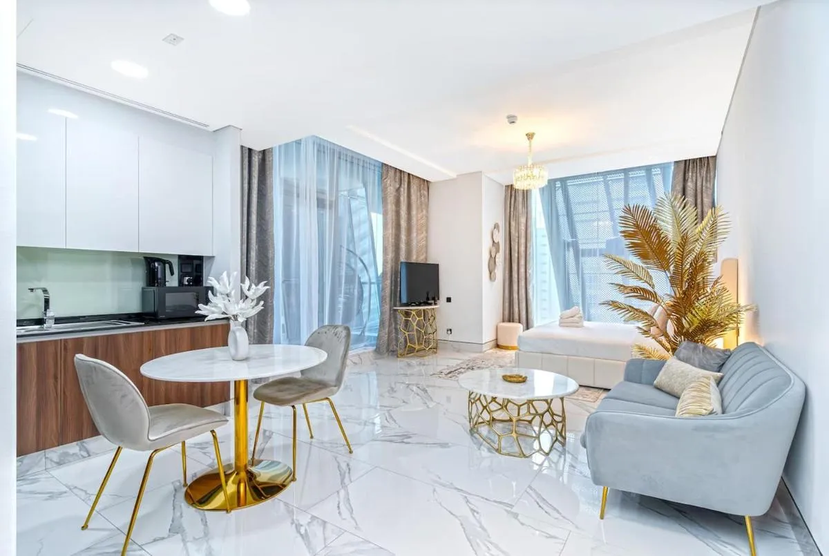 Futuristic Flat! 5min To Dubai Mallpool And Gym - 2