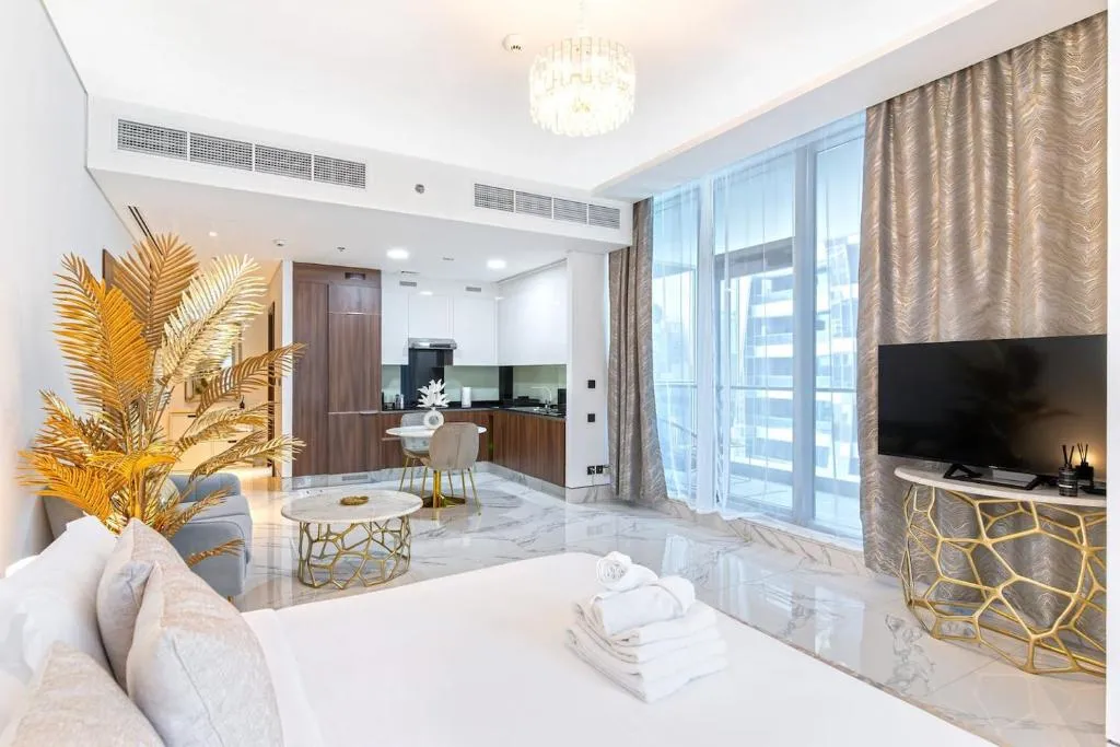 Futuristic Flat! 5min To Dubai Mallpool And Gym