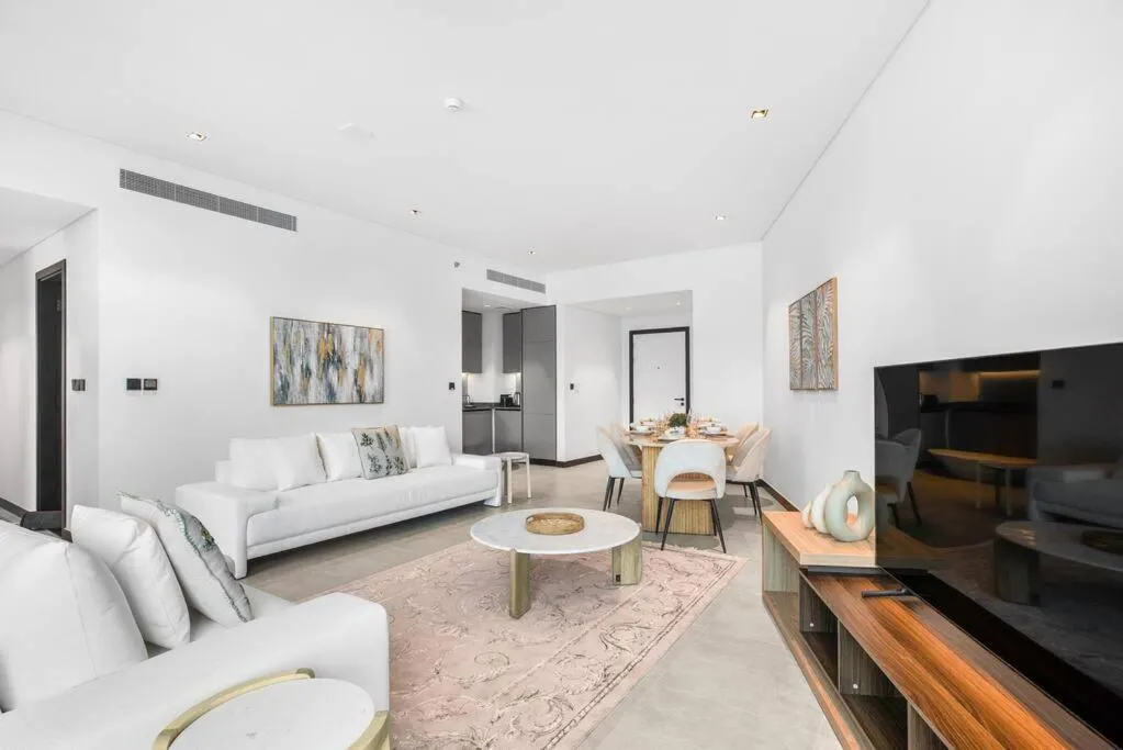 Glamorous 2 Bedroom Apartment I Panoramic Views – Business Bay I Free Wi-fi, Parking, Gym and Pool I by Meerak - 3