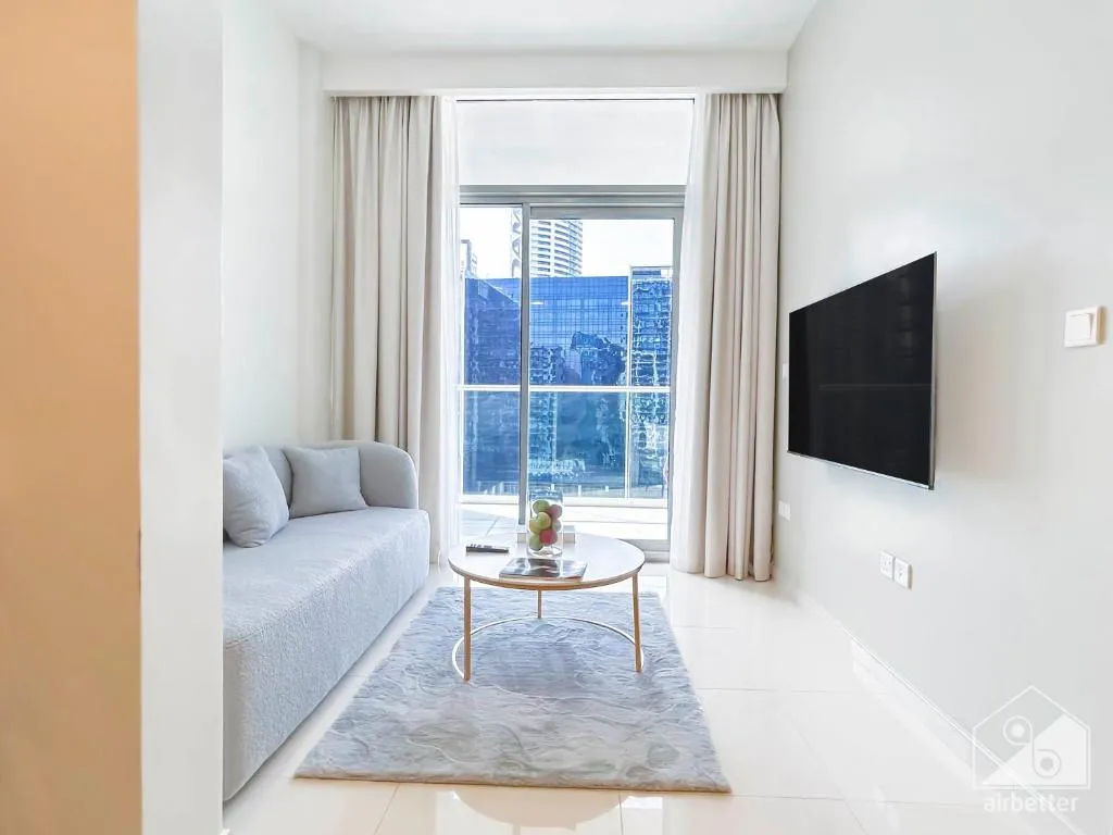Gorgeous 1B with Balcony in Business Bay