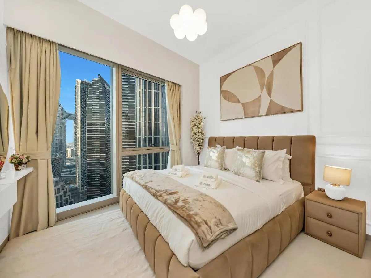 Grandeur 2 Bedroom Apartment I Burj Khalifa & Fountain Views I Free Parking, Gym, Pool, Wi-Fi & PS5 I by Skyline Serenity - 3