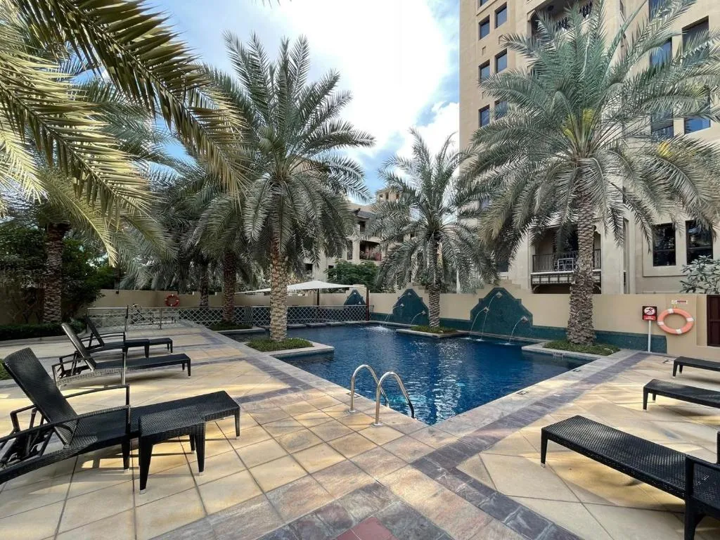 GuestReady – Calm Garden Home in Downtown’s Heart