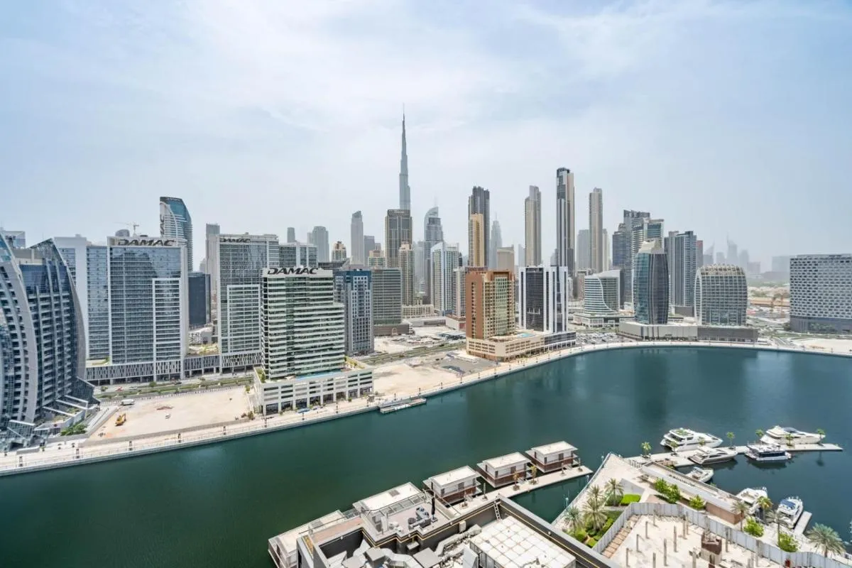 GuestReady – Majestic canal and Burj Khalifa view - 3