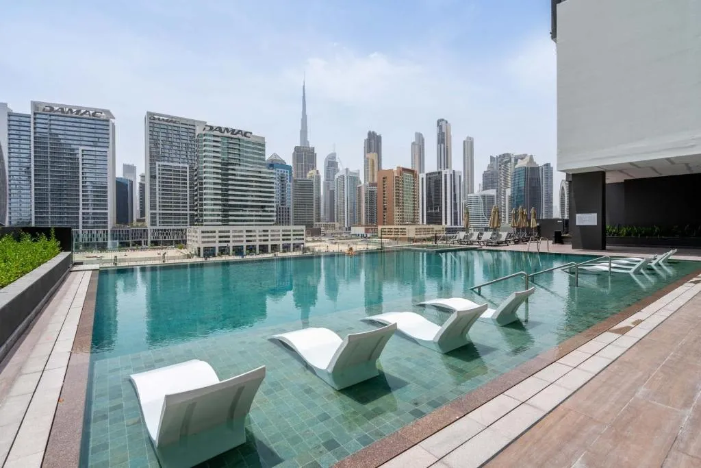 GuestReady – Majestic canal and Burj Khalifa view