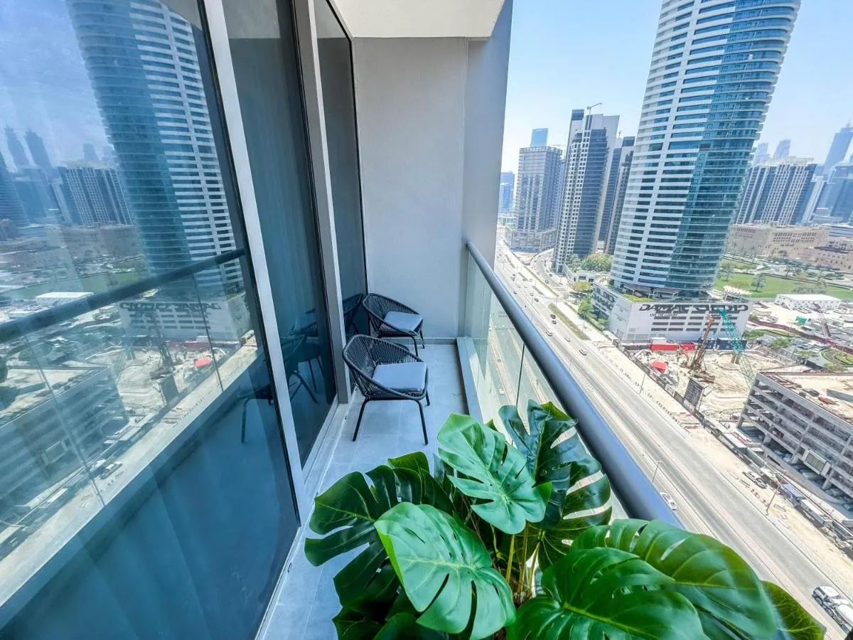 High Floor Burj Khalifa View 1BR – Business Bay - 3