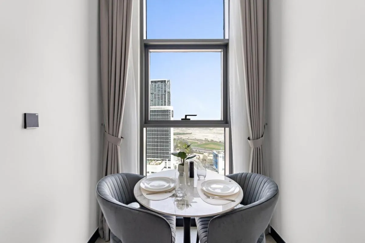 Lux Studio 15 Northside with a Pool, Gym & Canal Views - 2
