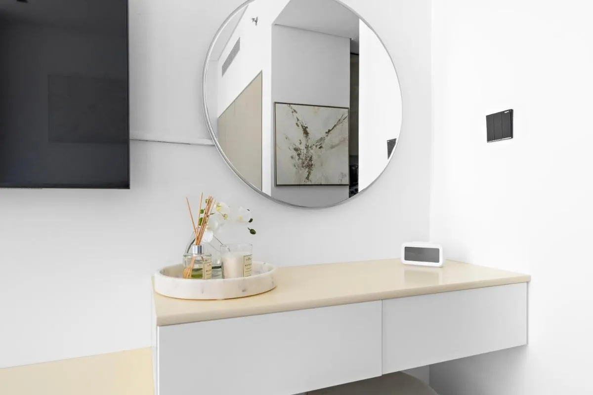 Lux Studio 15 Northside with a Pool, Gym & Canal Views - 3