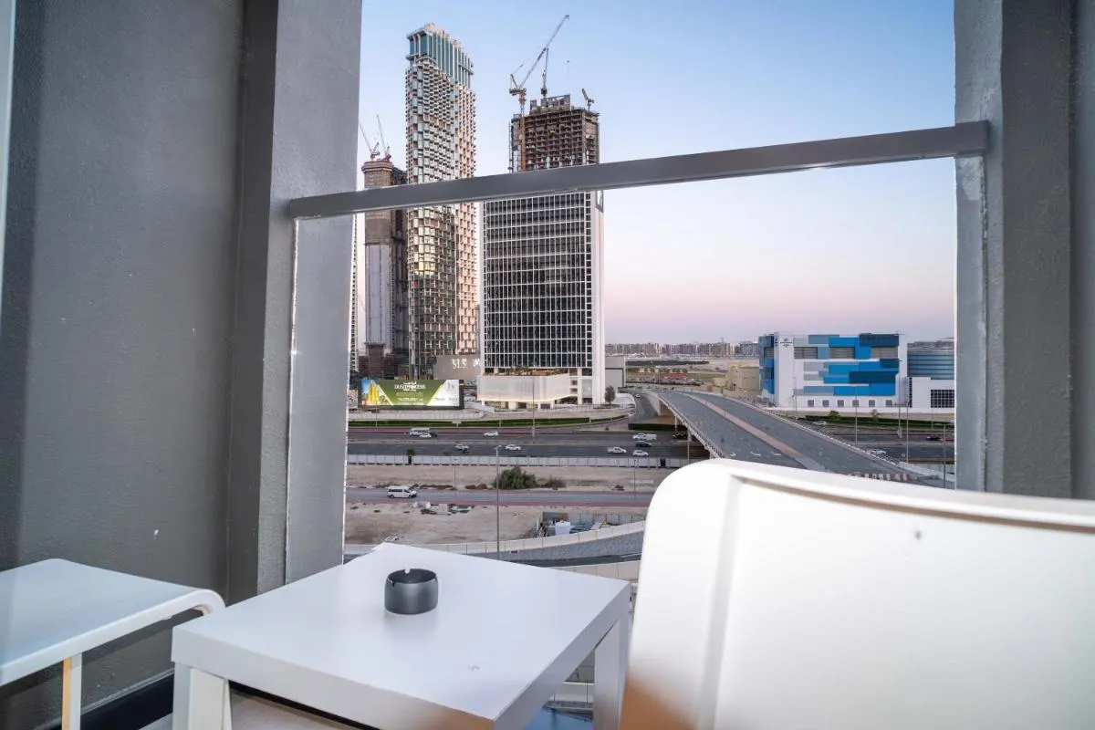 Luxe Living Designer Studio with Scenic Balcony in Business Bay - 3