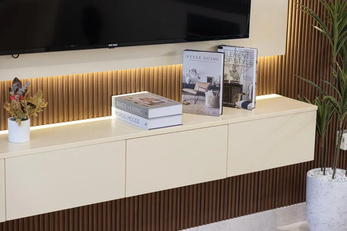 Luxurious New Studio! 2 Double Beds! Sleek Design & High-End Amenities in Dubai Downtown - 3