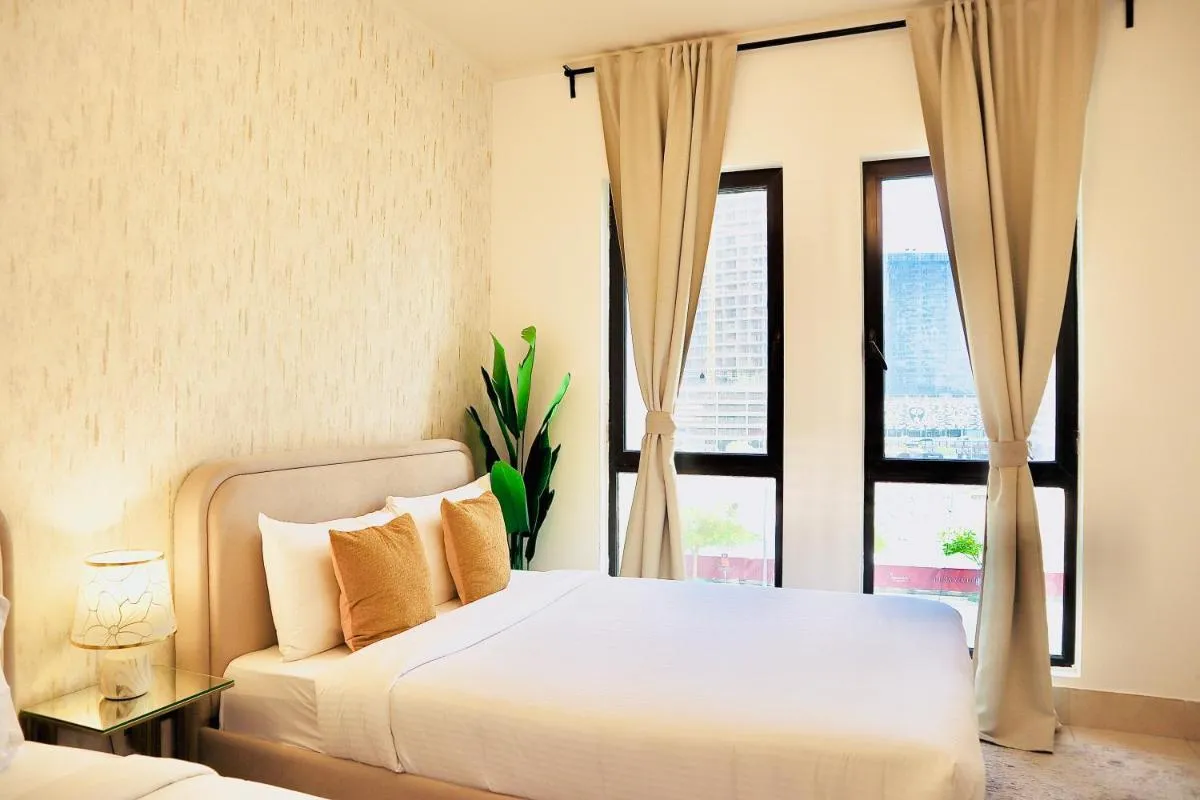 Luxurious Stay Near Burj Khalifa, Stunning Balcony - 3