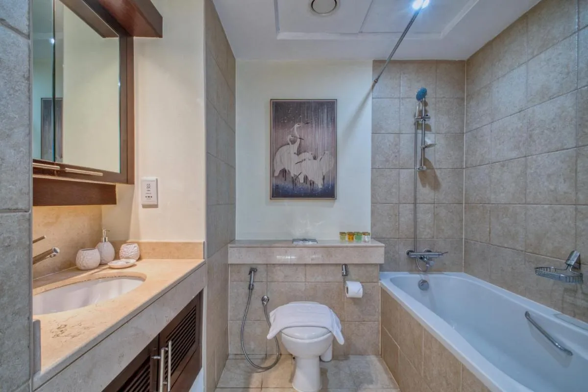 Luxury 1-Bedroom Apartment with Burj Khalifa view - 2