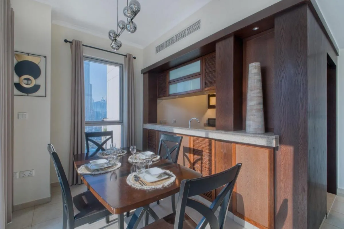 Luxury 1-Bedroom Apartment with Burj Khalifa view - 3