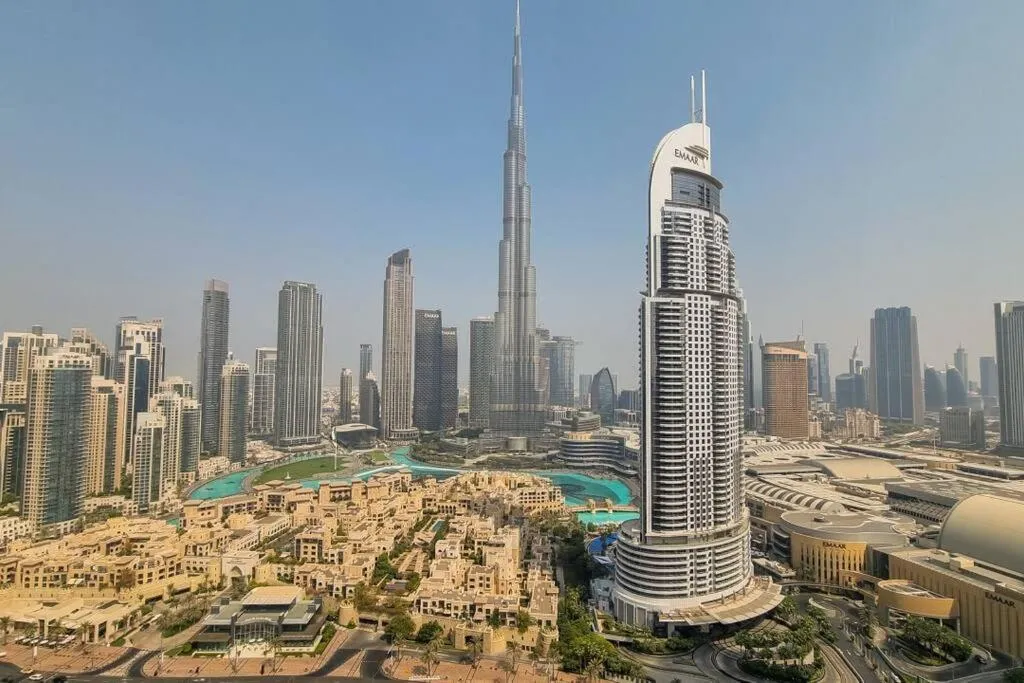 Luxury 2BR High floor Apt. w/ Burj Khalifa view with laser light show and Dancing Fountain View - 2