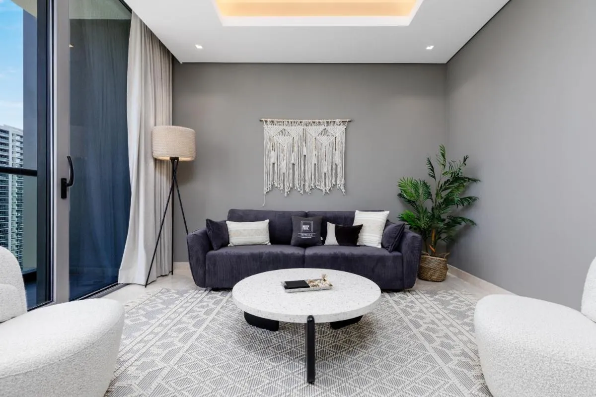 Maison Privee – Classy Urban Retreat with Amazing Dubai Canal Views - 2