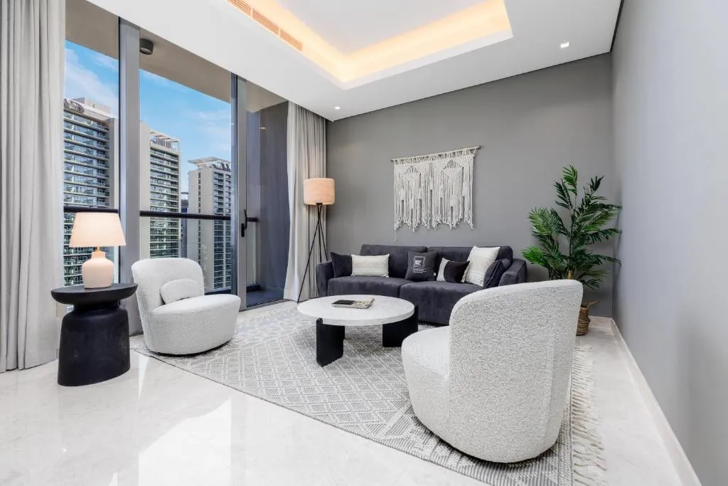 Maison Privee – Classy Urban Retreat with Amazing Dubai Canal Views