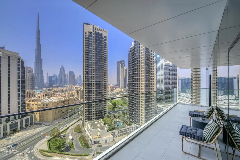 Maison Privee – Luxury Apt with Burj Khalifa Vw & Dubai Canal Access
