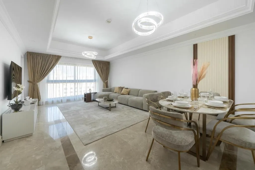 Modern 1BR in Vibrant Fairmont North Residence – 90AB6