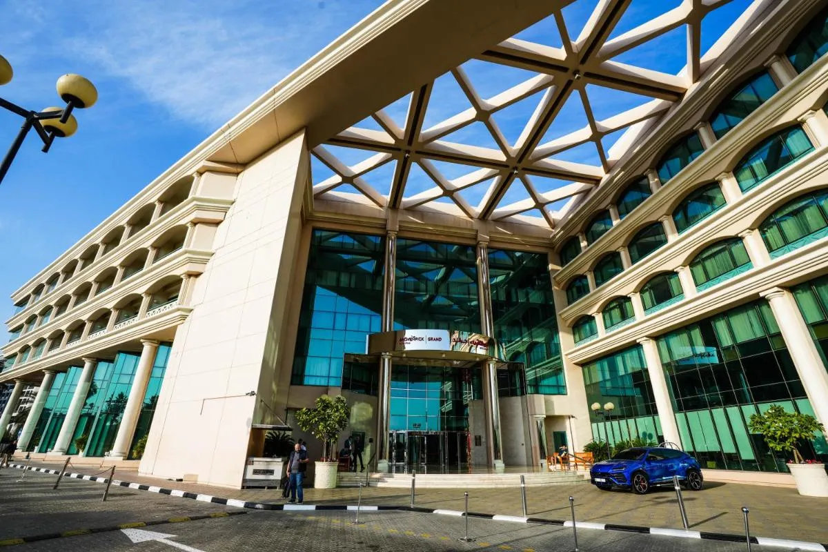 Mövenpick Grand Al Bustan - 2