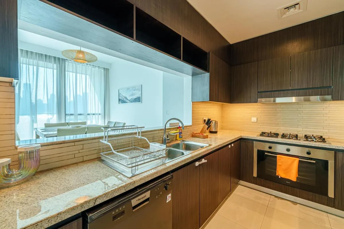 New Luxurious Apartment with Burj Khalifa View - 3
