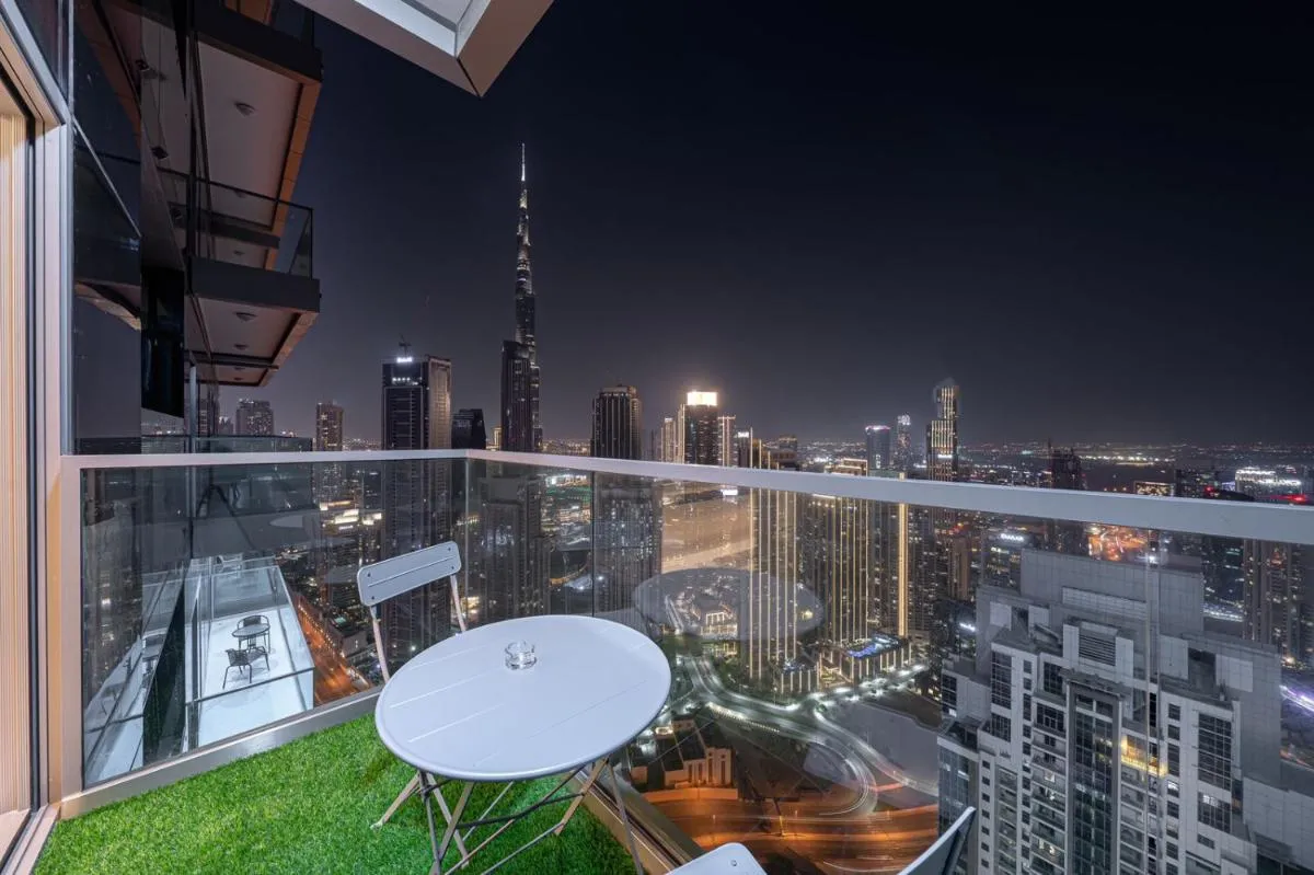 Paramount Midtown Deluxe 1 BR Apartment with Full Burj-Khalifa View - 2