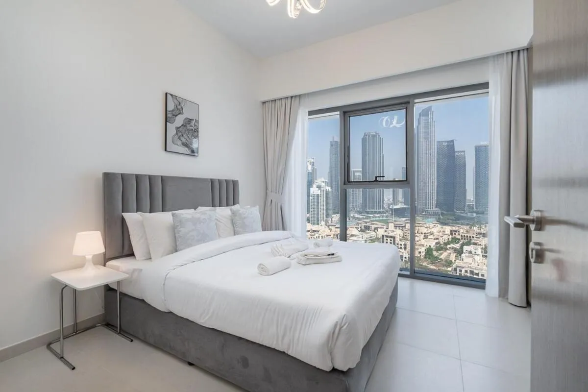 Posh 2-Bedroom Flat in the heart of Downtown, Dubai! - 3