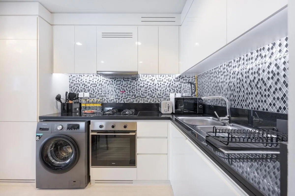 Serene 2-Bedroom Apartment With Views of the Cityscape in Business Bay - 2