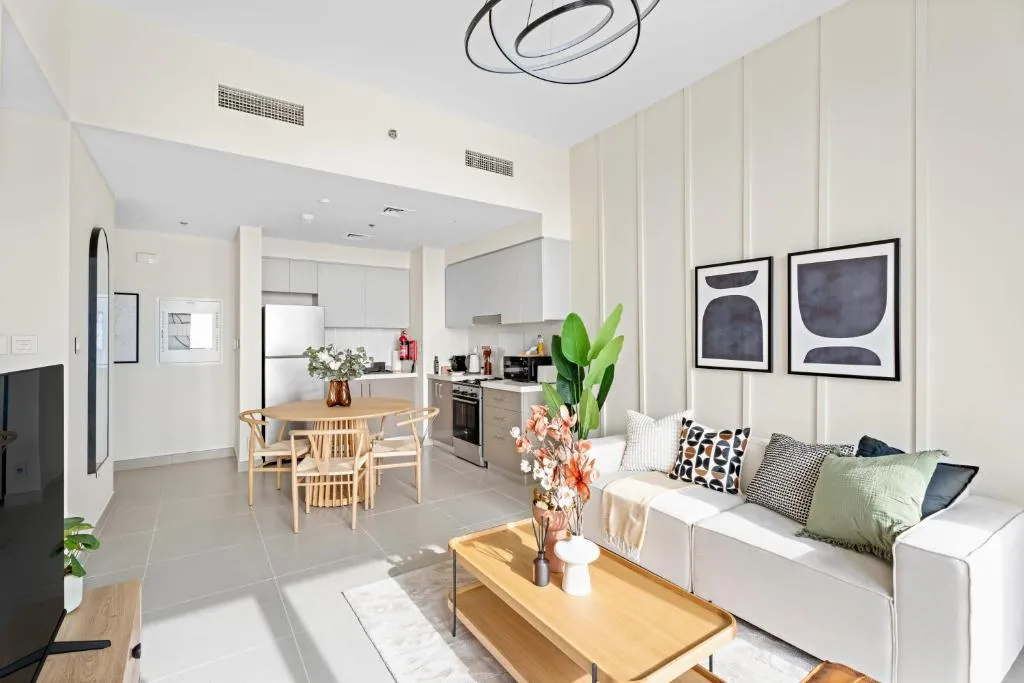 Silkhaus Chic 1 BDR In a New Tower In Downtown
