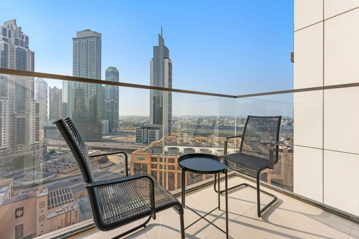 Silkhaus Chic 1BDR Near Burj Khalifa with Balcony - 2