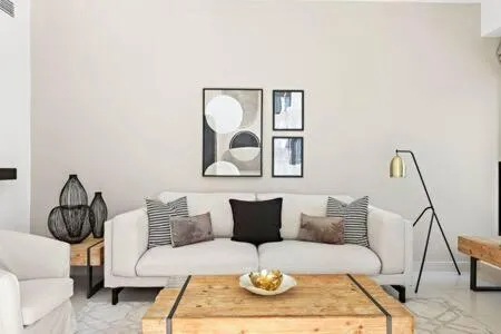 Silkhaus Contemporary 2BDR Heart of Downtown - 3