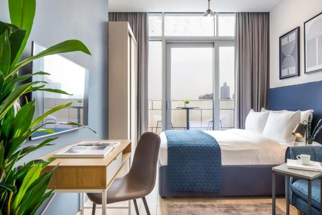 Silkhaus modish studio with Burj Khalifa view, pool access