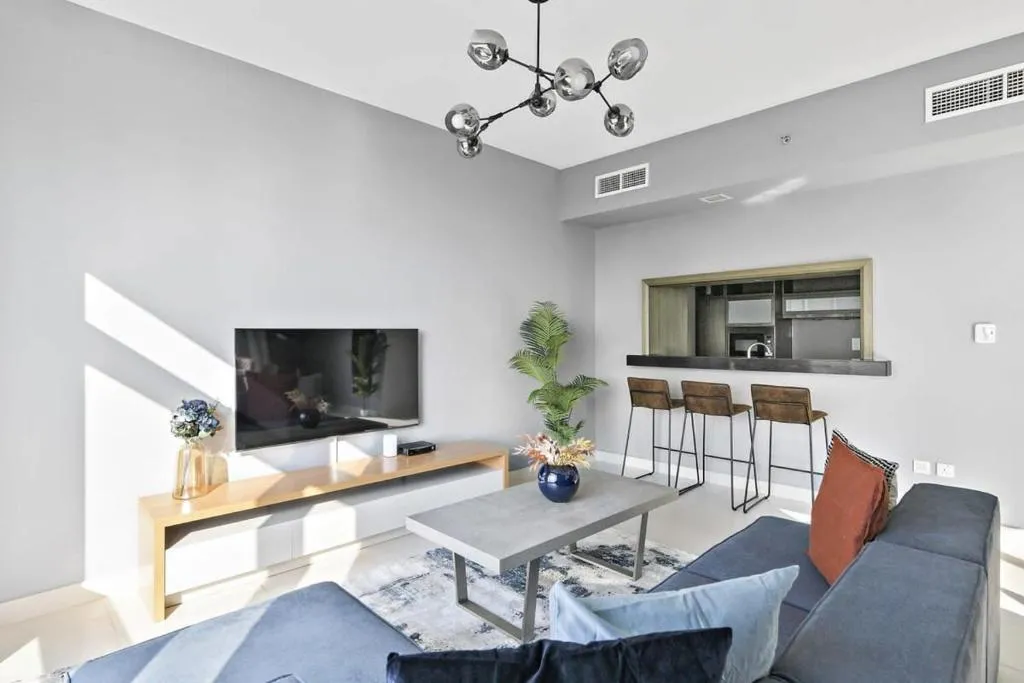 Silkhaus newly designed 1BDR on high floor in Downtown